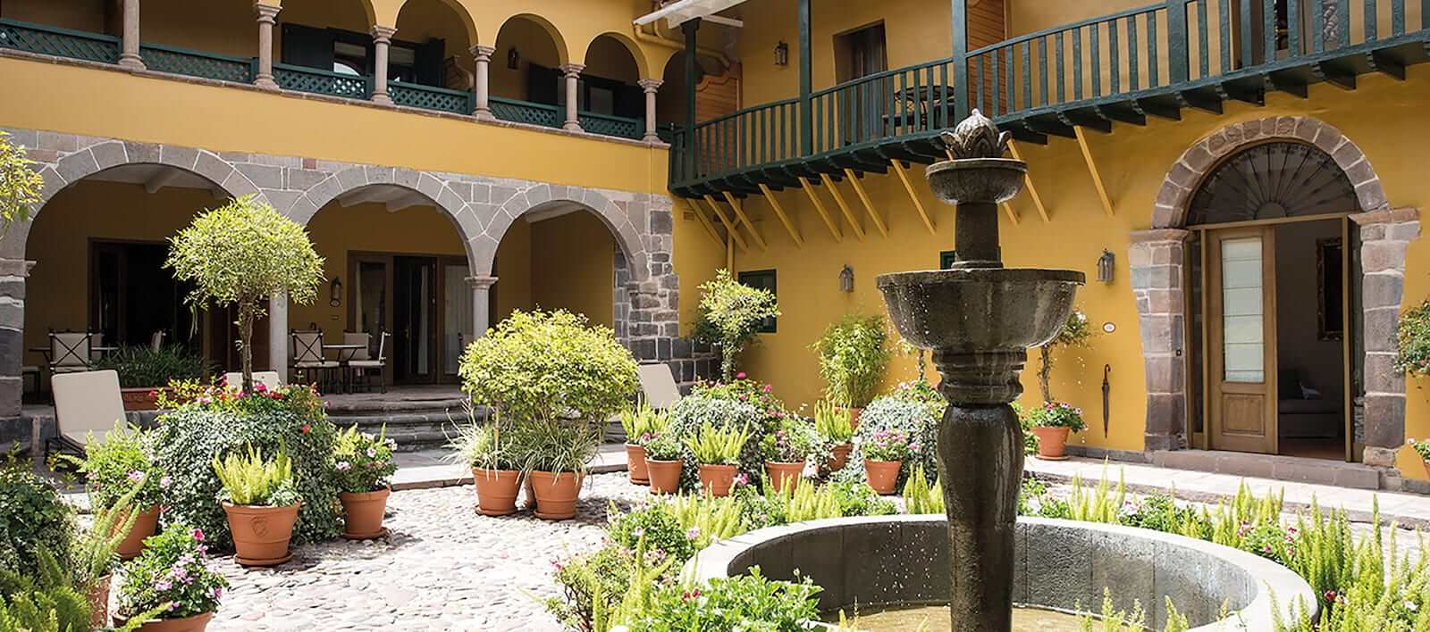 Mon Gst Courtyard06 1600X708
