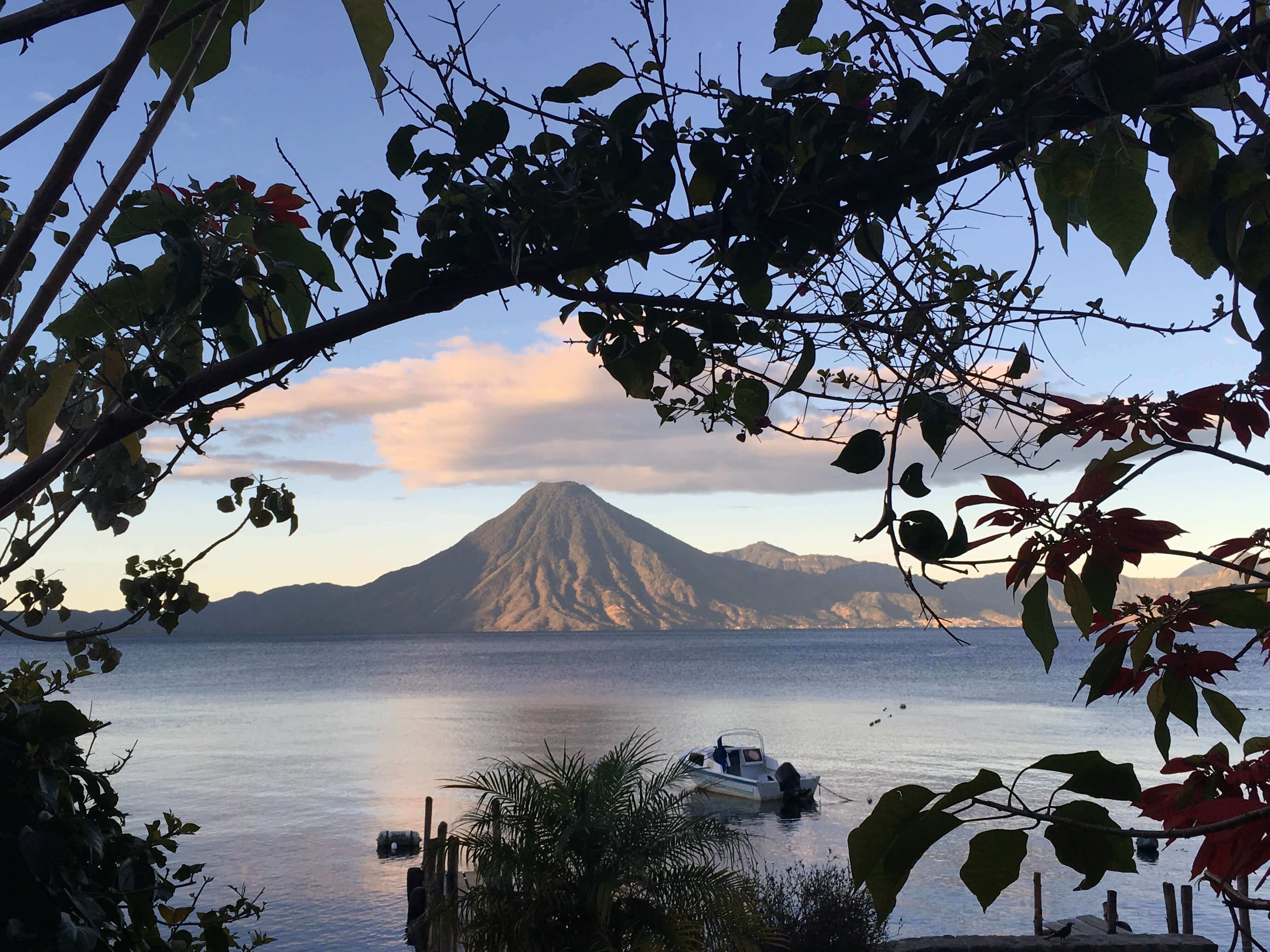Lac Atitlan Volcan Guatemala